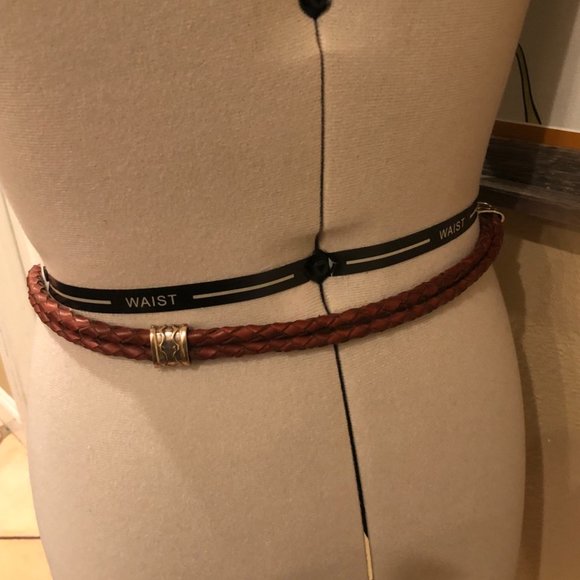 Vintage leather woven belt with brass accents. (BO7)